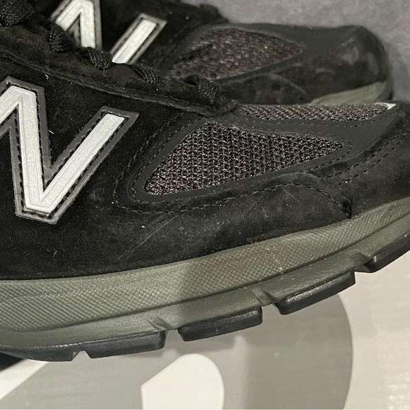 New Balance Women’s sneakers 990V Black Size 8.5 US - Picture 3 of 17